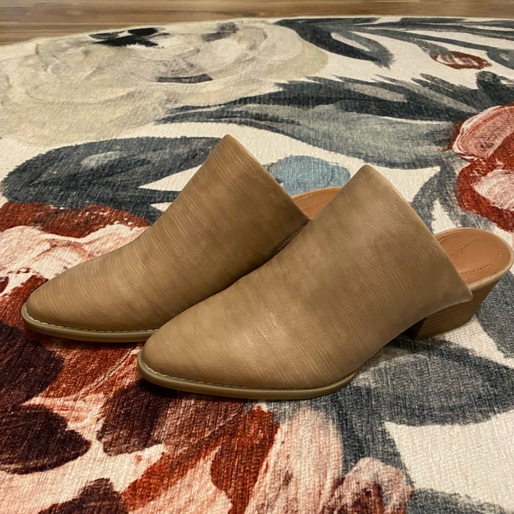 Shoes NWOT - 7.5 - Universal Thread